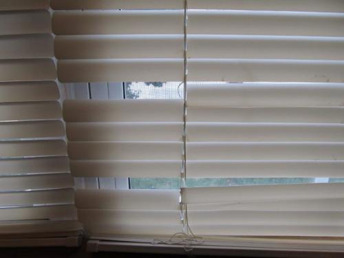 Как снять жалюзи с леской. Ремонт горизонтальных жалюзи своими руками