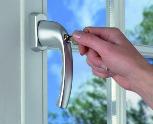 Как установить оконный ограничитель на деревянное окно. Оконные ограничители