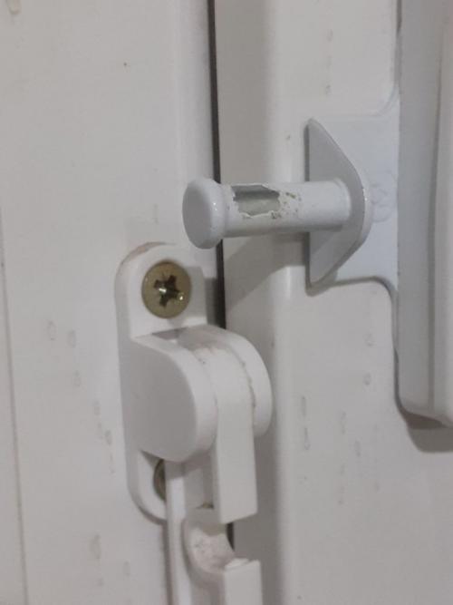 Установка оконного ограничителя на окно. Потребность в использовании 07