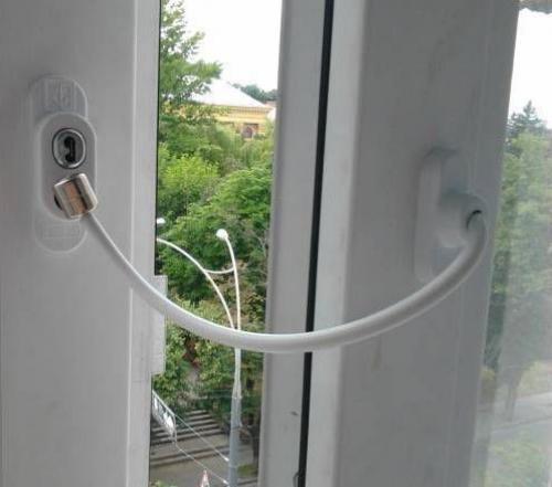 Как установить оконный ограничитель на деревянное окно. Оконные ограничители