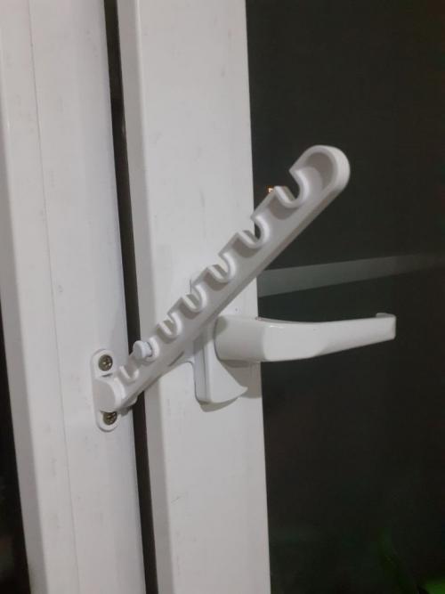 Установка оконного ограничителя на окно. Потребность в использовании 05