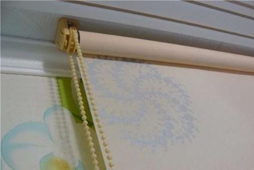 Можно ли рулонную штору прикрепить к стене. Крепление рулонных штор к стене (потолку)