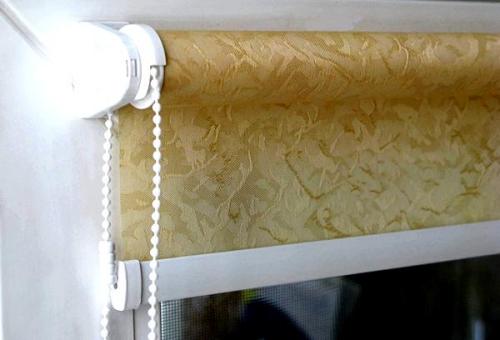 Как крепить рулонные шторы на окна. Проблема третья – неверные замеры 10