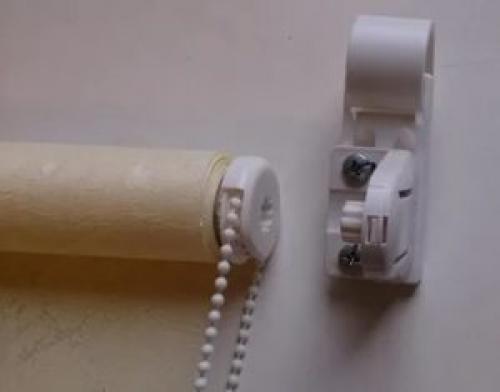 Как крепить рулонные шторы к стене. Пошаговая инструкция крепления рулонных штор