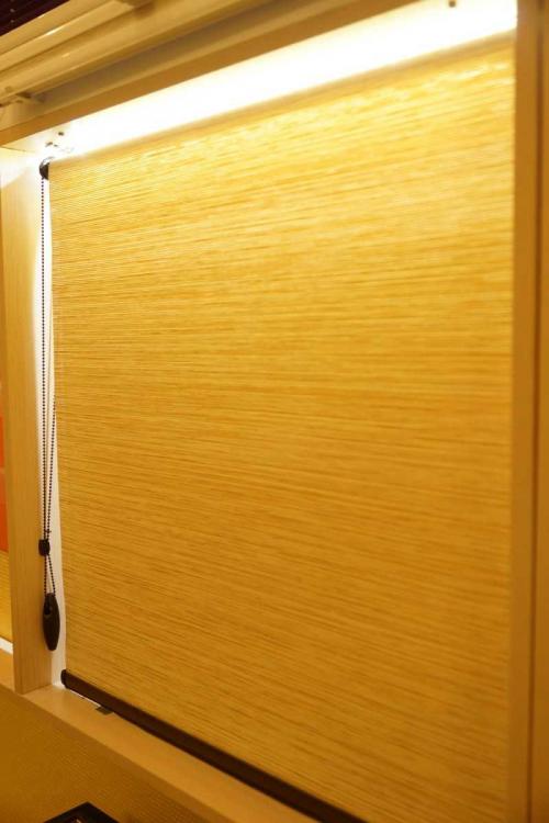 Как сделать рулонные шторы из ткани и обоев своими руками. Как сделать рулонные шторы: разновидности, особенности, выбор конструкции и подходящих материалов. Пошаговая инструкция с фото по пошиву простой модели