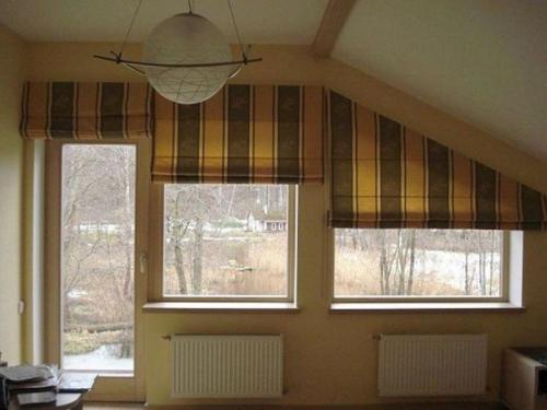 Жалюзи на косые окна. Шторы, жалюзи, карнизы на треугольные окна