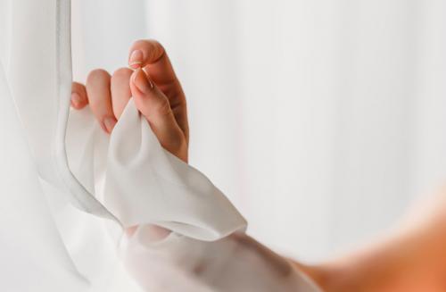 Как почистить шторы на весу. Чистим классические шторы