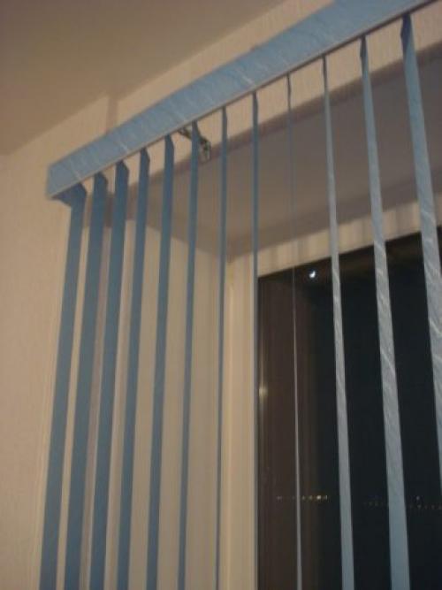 Как установить жалюзи на стену. Метод монтажа конструкции к стене