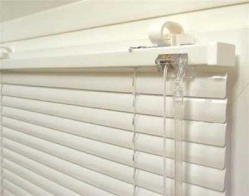 Как разгладить вертикальные жалюзи. Как можно выпрямить изгибы полотнищ самостоятельно?