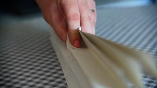 Вертикальные жалюзи из обоев. Как сделать жалюзи или шторы из обоев своими руками