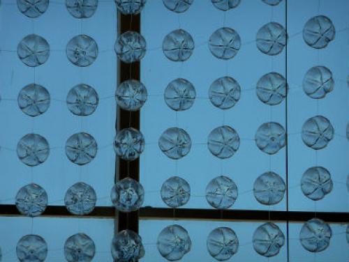 Жалюзи своими руками из пластиковых бутылок. Штора из пластиковых бутылок – так просто и красиво!