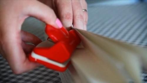 Жалюзи из бумаги своими руками. Как сделать жалюзи или шторы из обоев своими руками