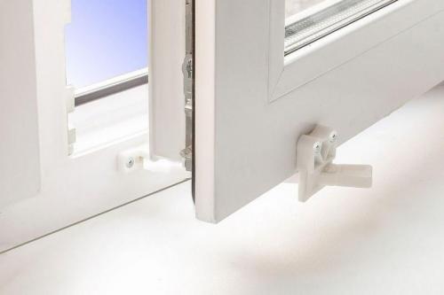 Как правильно установить ограничитель открывания окна. Виды фиксаторов