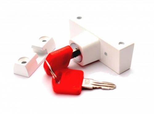 Как сделать ограничитель открывания окна своими руками. Самодельный блокиратор для пластикового окна 03