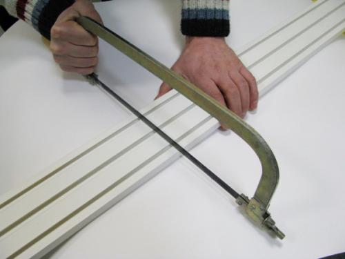 Как повесить потолочный карниз. Инструкция по установке карниза к потолку