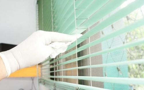 Как быстро помыть жалюзи горизонтального типа. Боремся с сильными загрязнениями 07