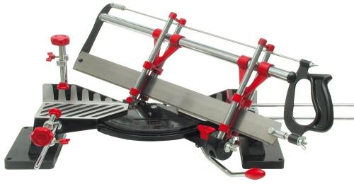 Как резать углы плинтуса на полу. Три рабочих способа подрезки плинтуса