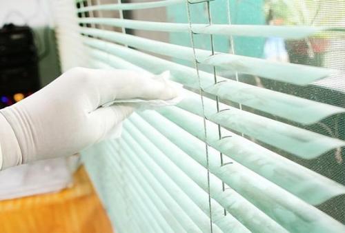 Как помыть жалюзи на кухне от жира. Как почистить горизонтальные жалюзи