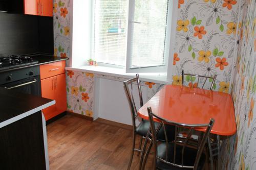 Деревянные жалюзи на кухню. Плюсы и минусы использования жалюзи на кухне