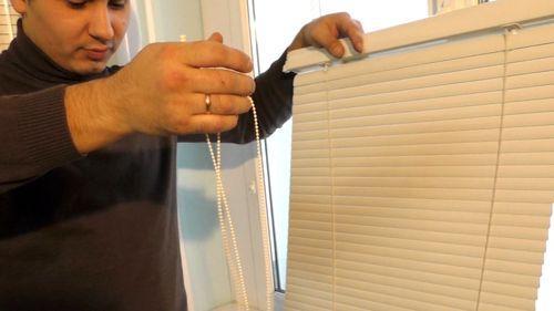 Как вставить цепь в механизм рулонной шторы. Как вставить цепочку в рулонную штору