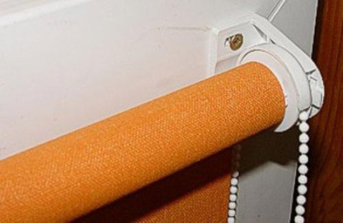 Как повесить рулонные шторы на стену. Как закрепить рулонные шторы
