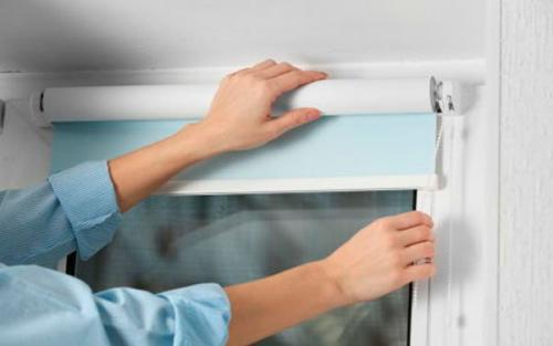 Как стирать рулонные шторы день-ночь. Рулонные шторы: как помыть и почистить не снимая