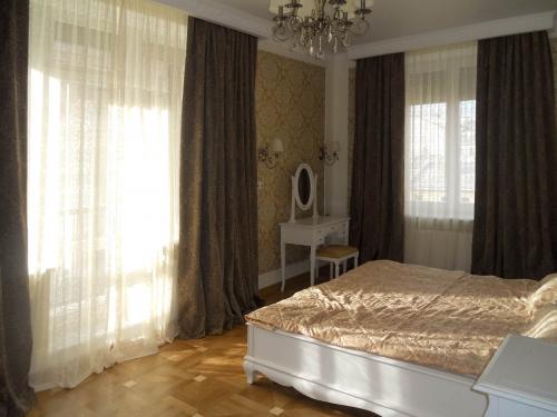 Как стирать плотные шторы. Стирка штор без декоративных деталей в машине-автомате и вручную