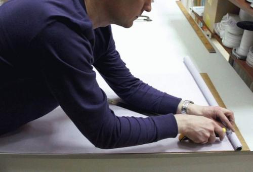 Как обработать край рулонной шторы. Как обрезать самостоятельно?