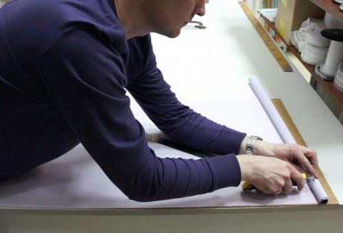 Как обработать край рулонной шторы. Как обрезать самостоятельно?