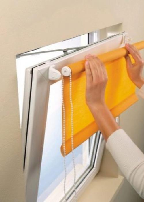 Как сделать рулонные шторы из обоев своими руками. Жалюзи из обоев 08