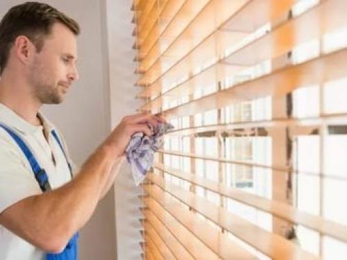 Как сделать рулонные шторы из обоев своими руками. Жалюзи из обоев 06