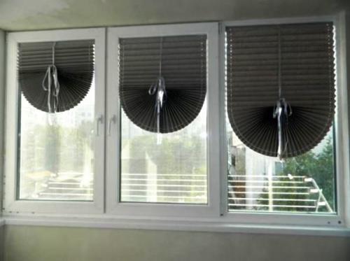 Как сделать рулонные шторы из обоев своими руками. Жалюзи из обоев 04