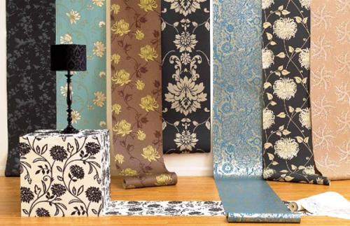 Как сделать рулонные шторы из обоев своими руками. Жалюзи из обоев 05