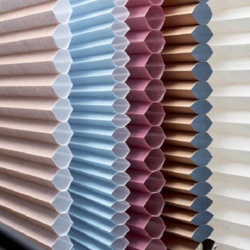 Как сделать рулонные шторы из обоев своими руками. Жалюзи из обоев 18