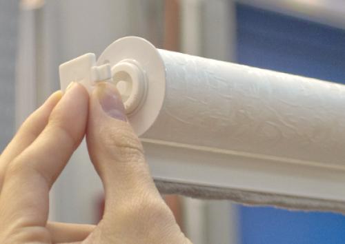 Крепление рулонных штор к потолку. Установка рулонных штор