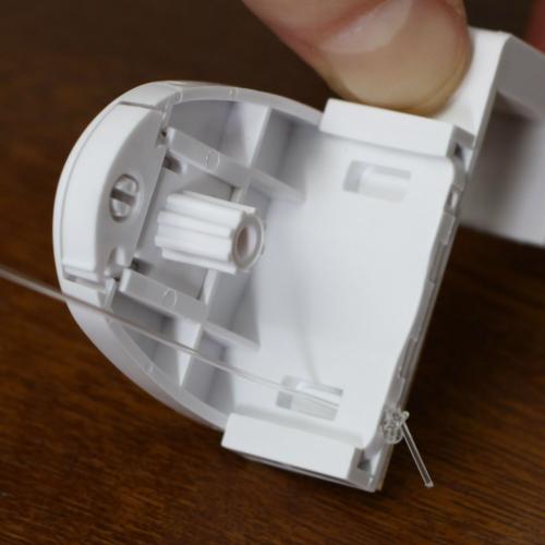 Монтаж направляющей струны на рулонной шторе системы мини. 01