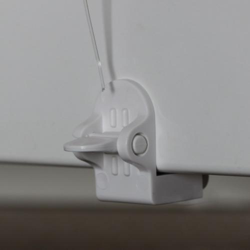 Монтаж направляющей струны на рулонной шторе системы мини. 14