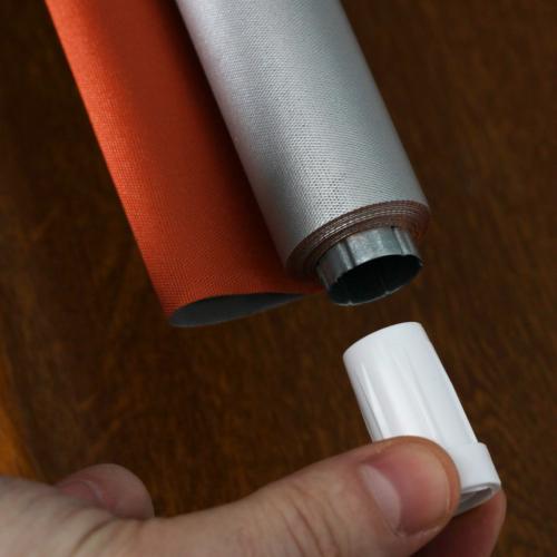 Монтаж направляющей струны на рулонной шторе системы мини. 04