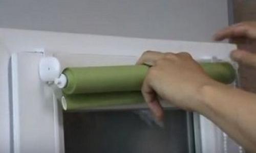 Монтаж направляющей струны на рулонной шторе системы мини. 31