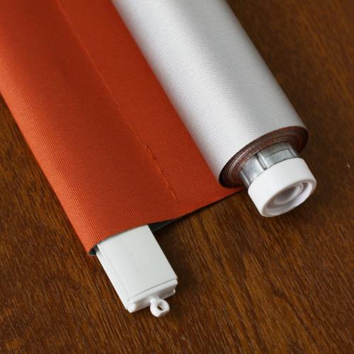 Монтаж направляющей струны на рулонной шторе системы мини. 07