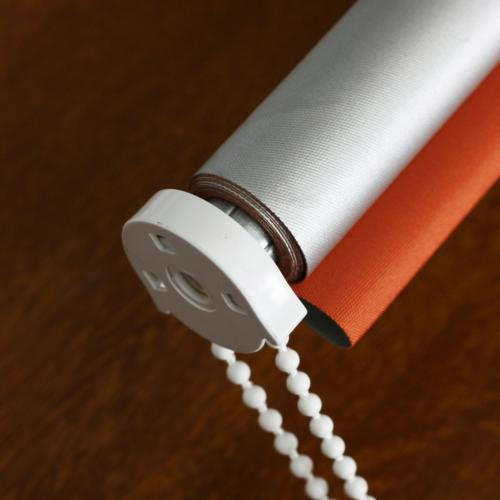 Монтаж направляющей струны на рулонной шторе системы мини. 03