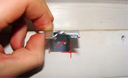 Как снять вертикальные жалюзи и зачем это нужно. Демонтаж для стирки или чистки 03