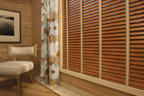 Жалюзи из натурального дерева. Плюсы и минусы жалюзи из дерева