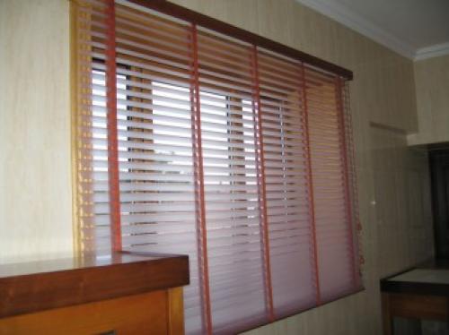 Какие жалюзи лучше алюминиевые или пластиковые. Какие выбрать жалюзи пластиковые или алюминиевые?