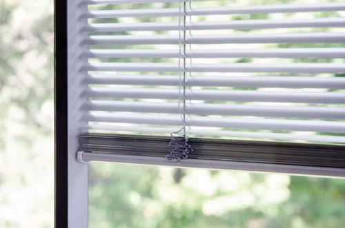 Сломался крючок на жалюзи. Поломки и ремонт горизонтальных конструкций