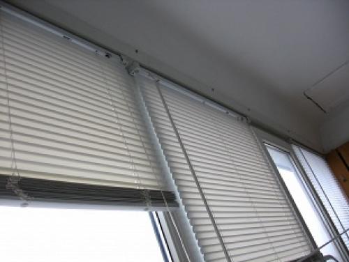 Инструкция по установке горизонтальных жалюзи. Как установить жалюзи на пластиковые окна своими руками