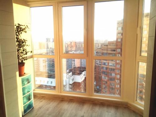 Чем закрыть панорамные окна на балконе. Панорамный балкон – инструкция по остеклению и утеплению лоджий (90 фото)