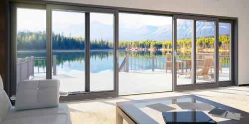 Как обыграть панорамные окна. Виды панорамных окон