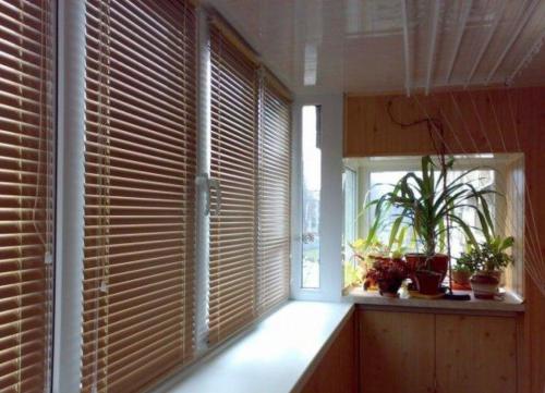Жалюзи на балкон в пол. Как правильно подобрать жалюзи для балкона (+ инструкция по установке)
