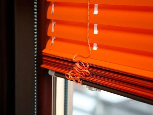 Крепление для жалюзи без сверления. Жалюзи на пластиковые окна без сверления